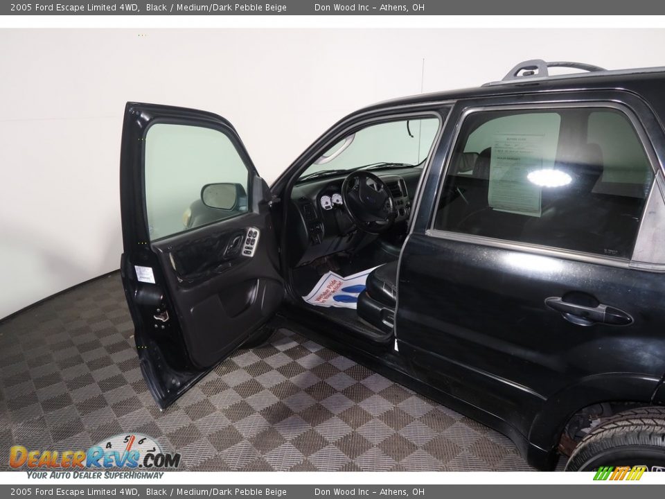 2005 Ford Escape Limited 4WD Black / Medium/Dark Pebble Beige Photo #24