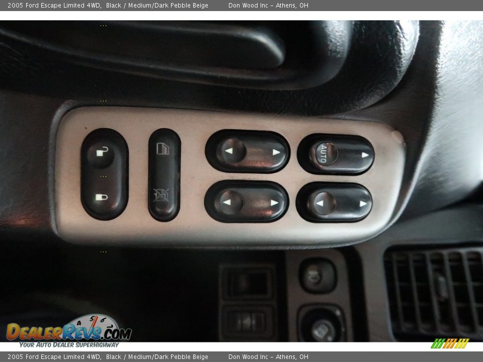 2005 Ford Escape Limited 4WD Black / Medium/Dark Pebble Beige Photo #32