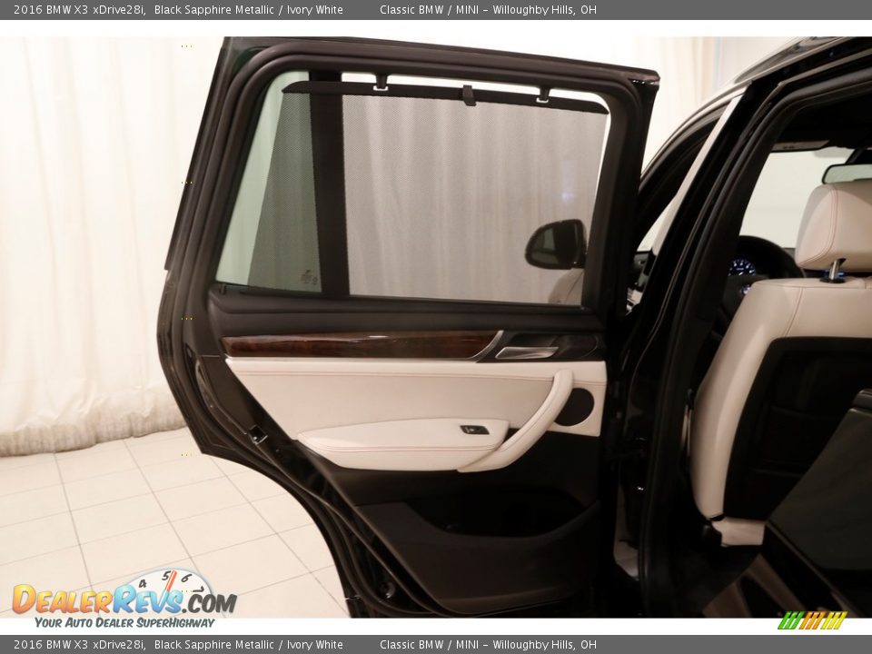 2016 BMW X3 xDrive28i Black Sapphire Metallic / Ivory White Photo #17
