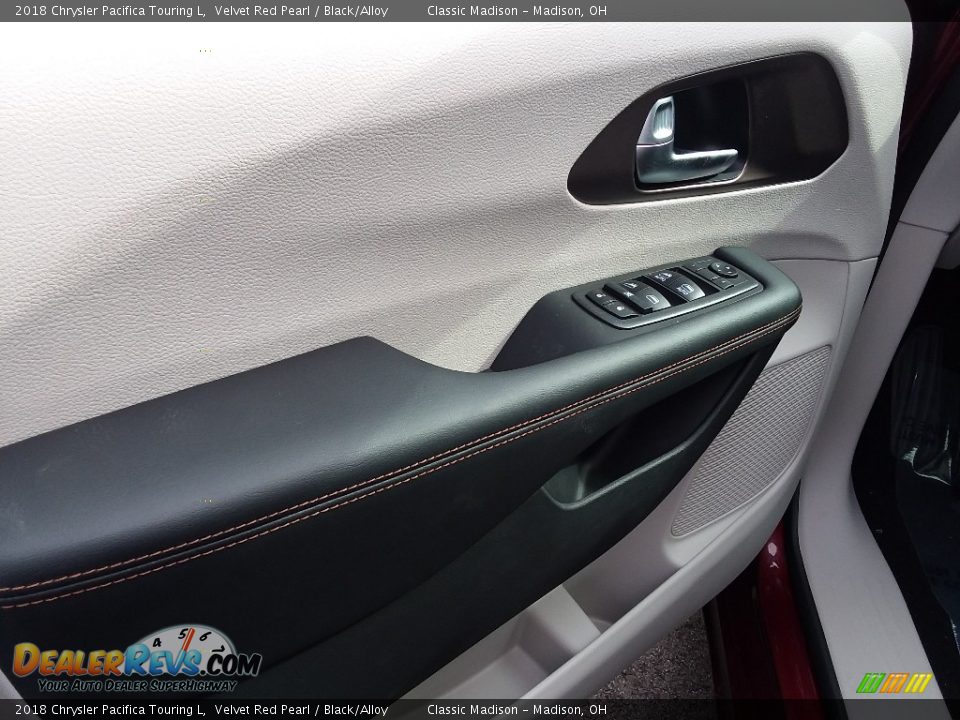 2018 Chrysler Pacifica Touring L Velvet Red Pearl / Black/Alloy Photo #4