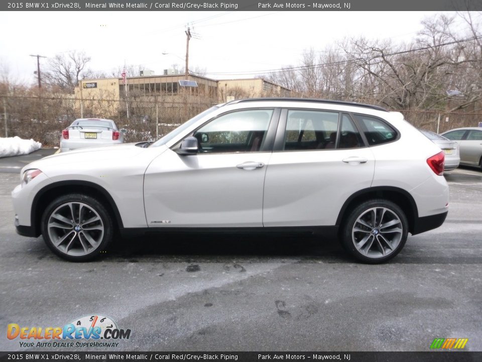2015 BMW X1 xDrive28i Mineral White Metallic / Coral Red/Grey-Black Piping Photo #2