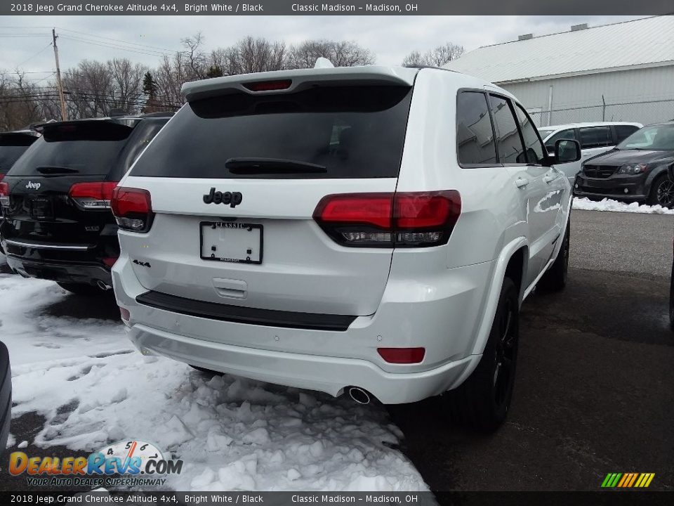 2018 Jeep Grand Cherokee Altitude 4x4 Bright White / Black Photo #2