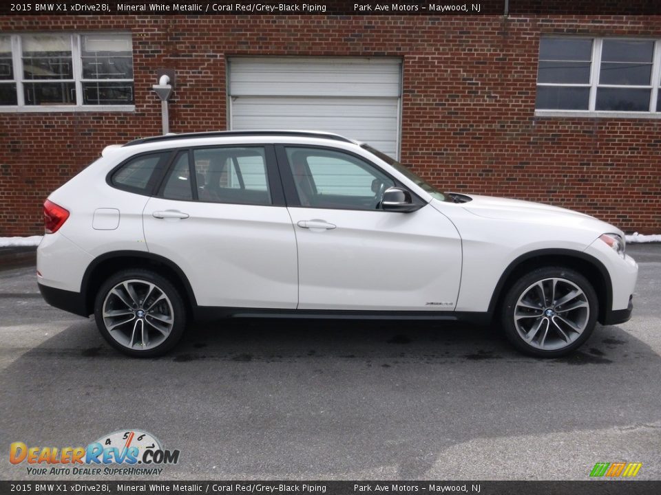 2015 BMW X1 xDrive28i Mineral White Metallic / Coral Red/Grey-Black Piping Photo #6