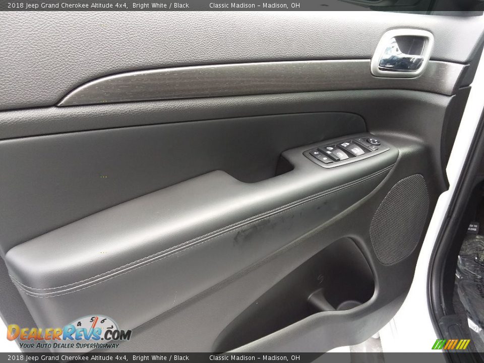 2018 Jeep Grand Cherokee Altitude 4x4 Bright White / Black Photo #3