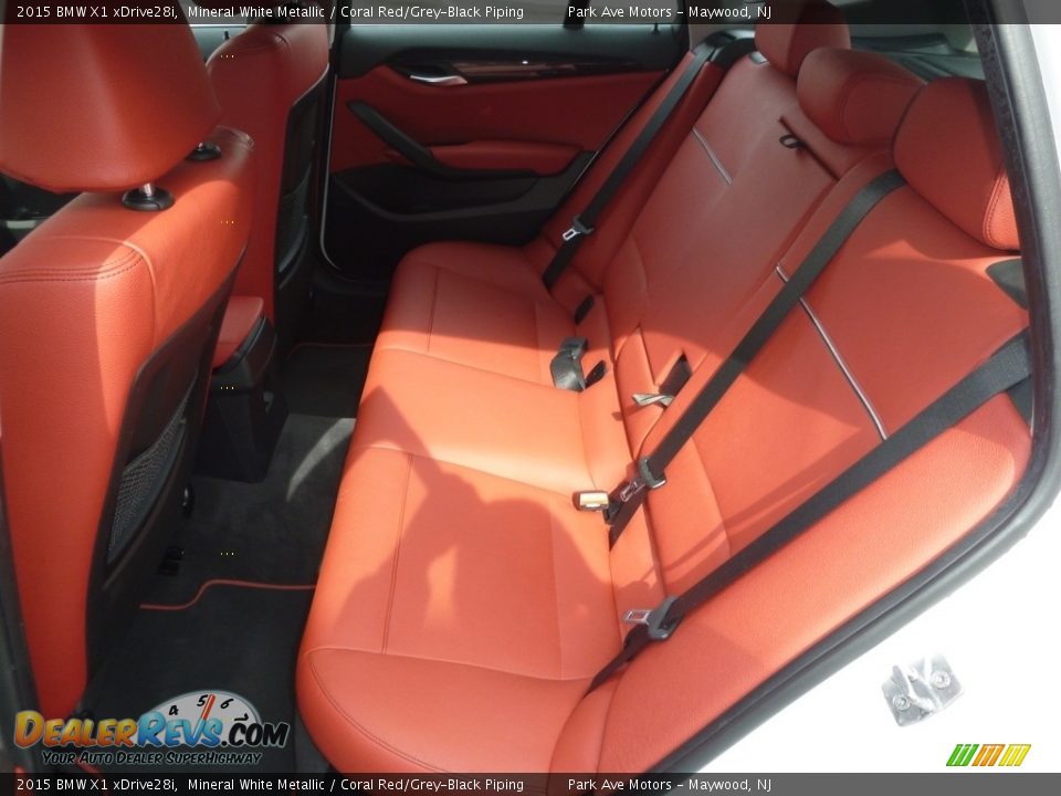 2015 BMW X1 xDrive28i Mineral White Metallic / Coral Red/Grey-Black Piping Photo #16