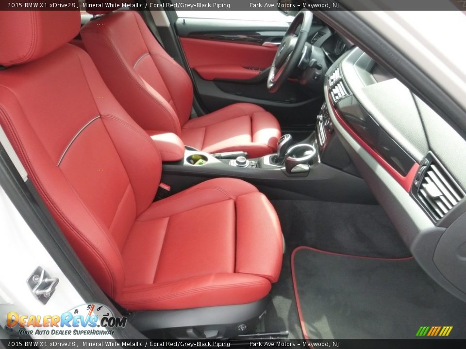 2015 BMW X1 xDrive28i Mineral White Metallic / Coral Red/Grey-Black Piping Photo #25