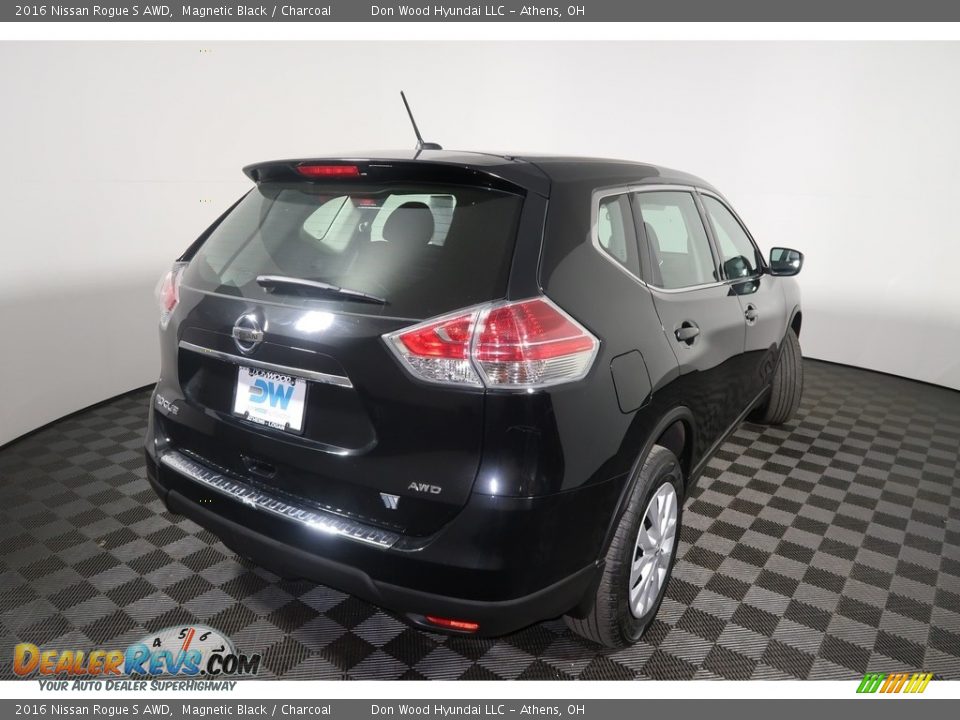2016 Nissan Rogue S AWD Magnetic Black / Charcoal Photo #12