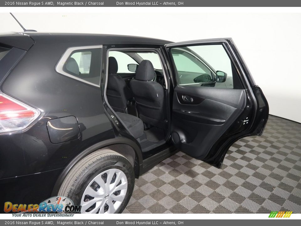 2016 Nissan Rogue S AWD Magnetic Black / Charcoal Photo #27