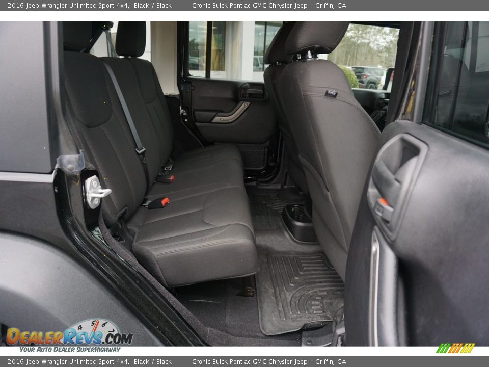 2016 Jeep Wrangler Unlimited Sport 4x4 Black / Black Photo #15