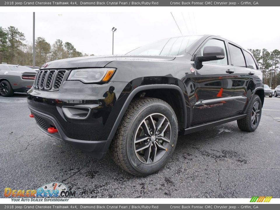 Front 3/4 View of 2018 Jeep Grand Cherokee Trailhawk 4x4 Photo #3