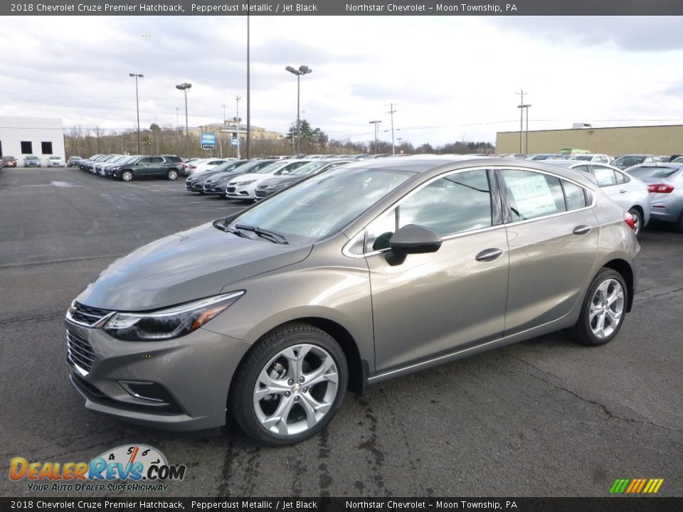 Front 3/4 View of 2018 Chevrolet Cruze Premier Hatchback Photo #1