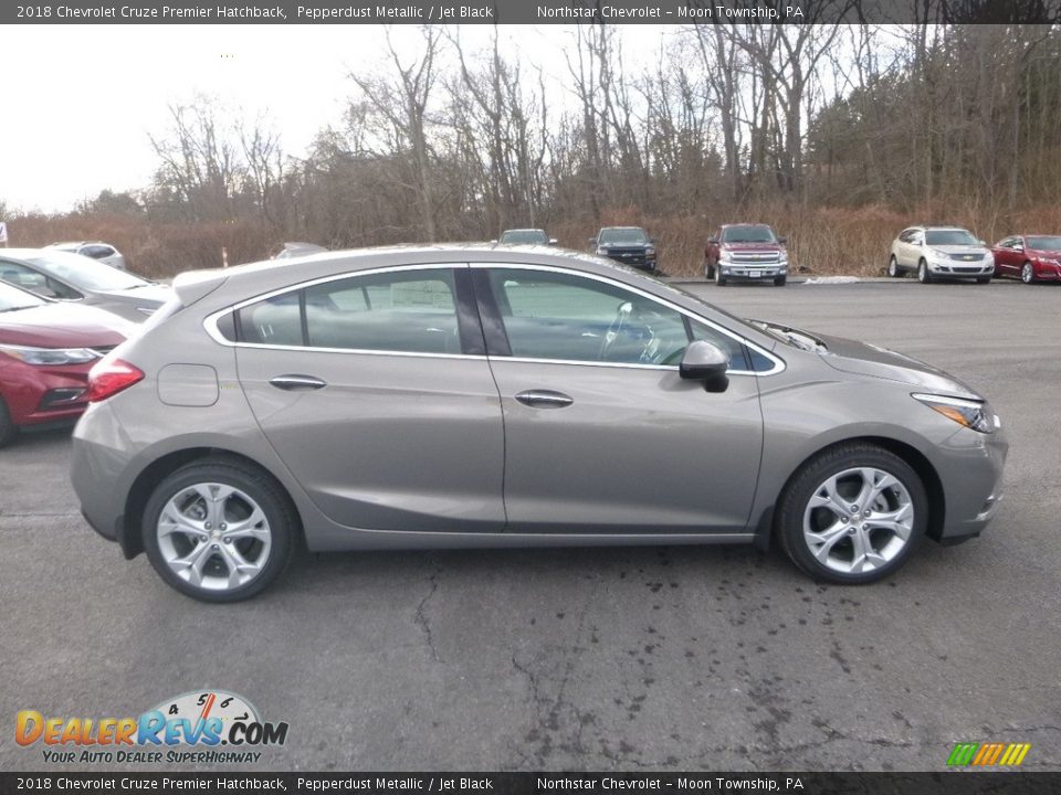 Pepperdust Metallic 2018 Chevrolet Cruze Premier Hatchback Photo #6