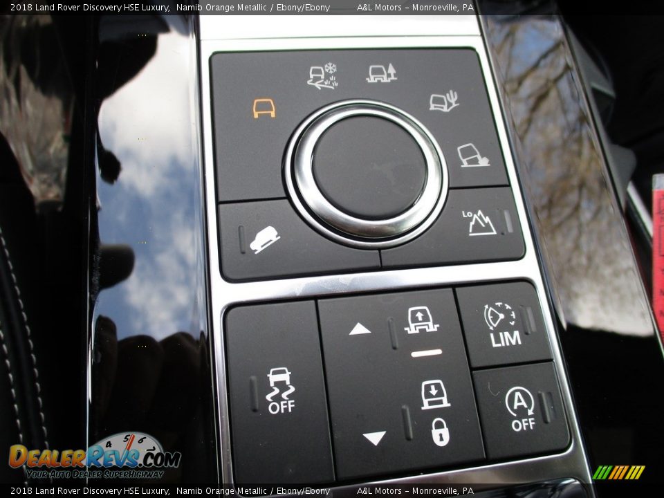 Controls of 2018 Land Rover Discovery HSE Luxury Photo #19