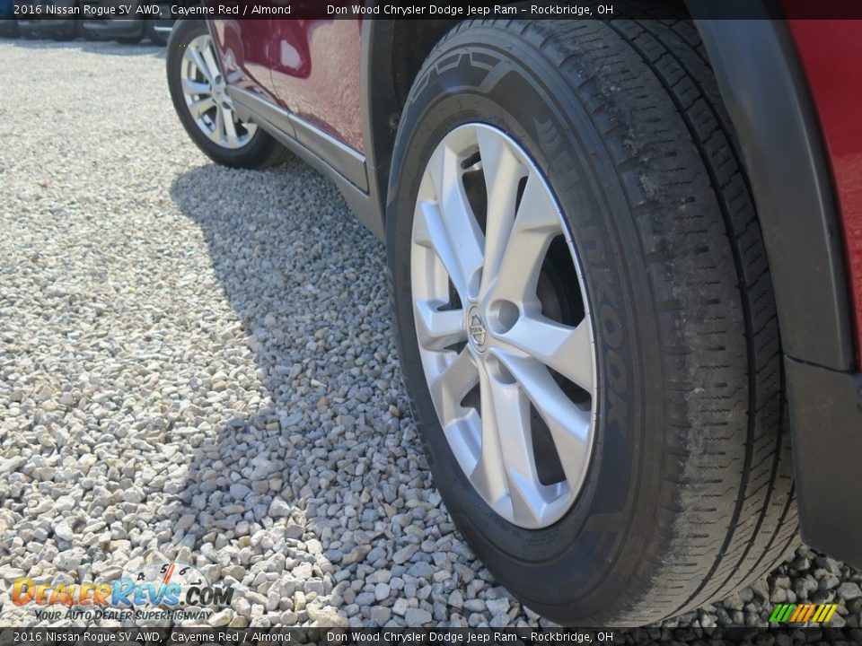 2016 Nissan Rogue SV AWD Cayenne Red / Almond Photo #21