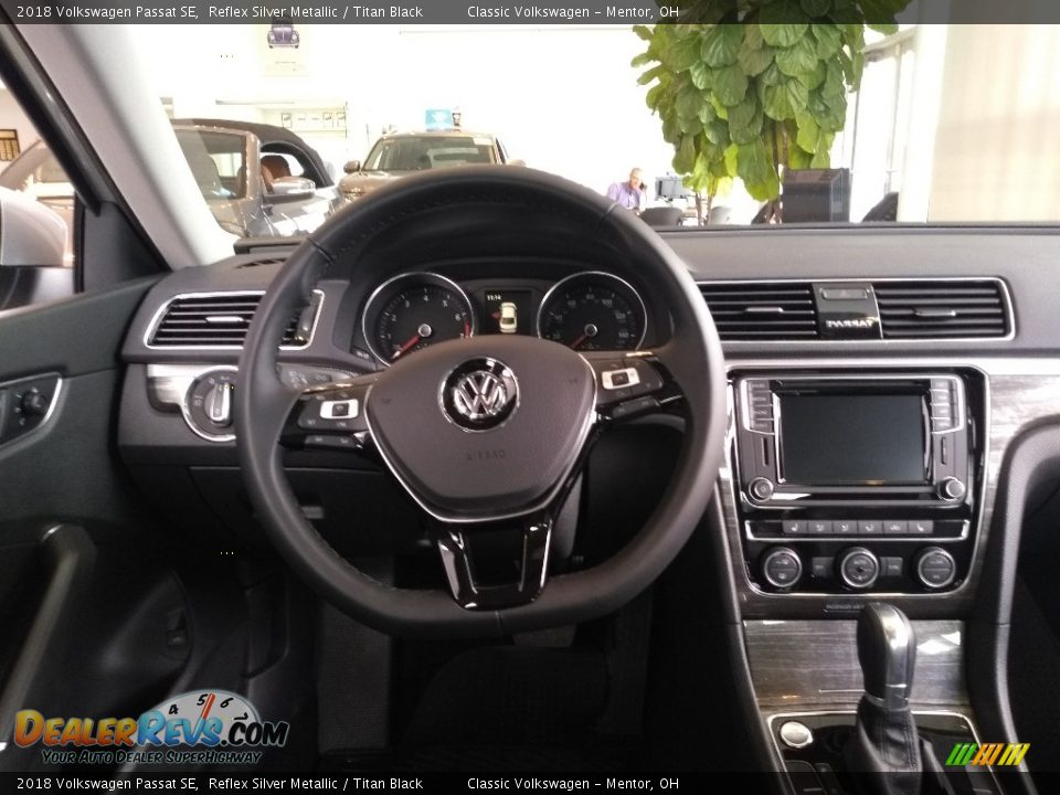 Dashboard of 2018 Volkswagen Passat SE Photo #4