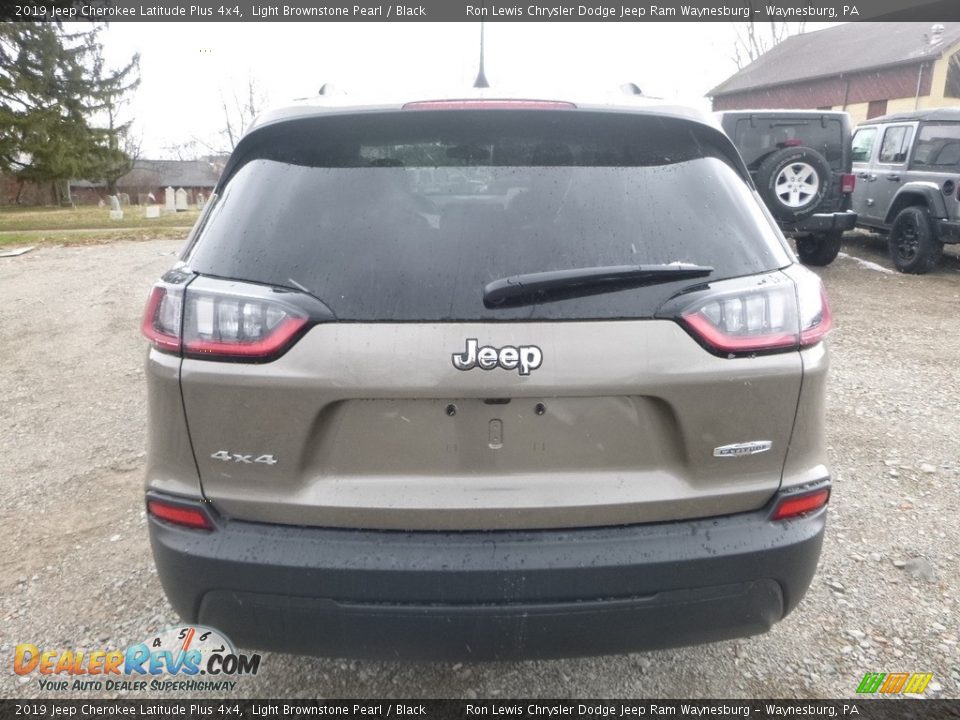2019 Jeep Cherokee Latitude Plus 4x4 Light Brownstone Pearl / Black Photo #4