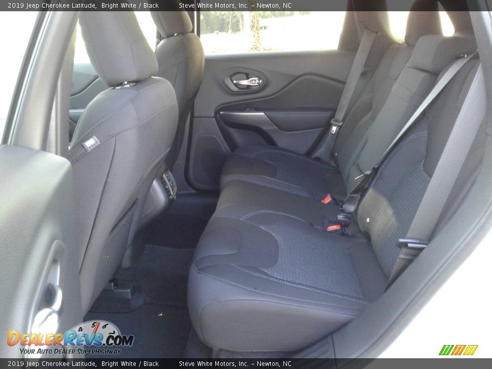 2019 Jeep Cherokee Latitude Bright White / Black Photo #11