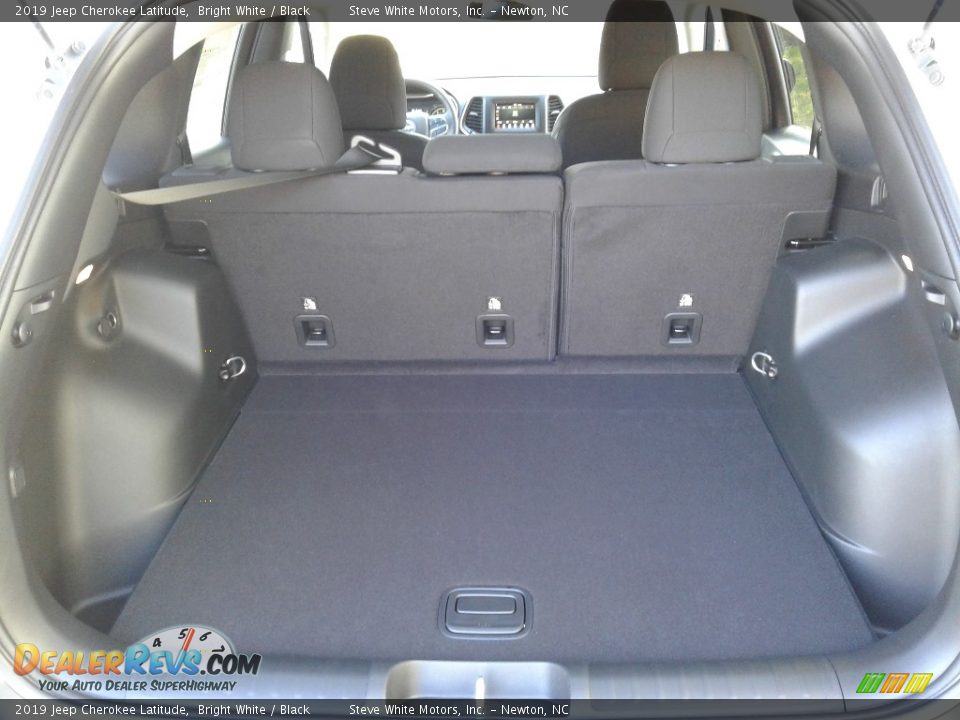 2019 Jeep Cherokee Latitude Bright White / Black Photo #12