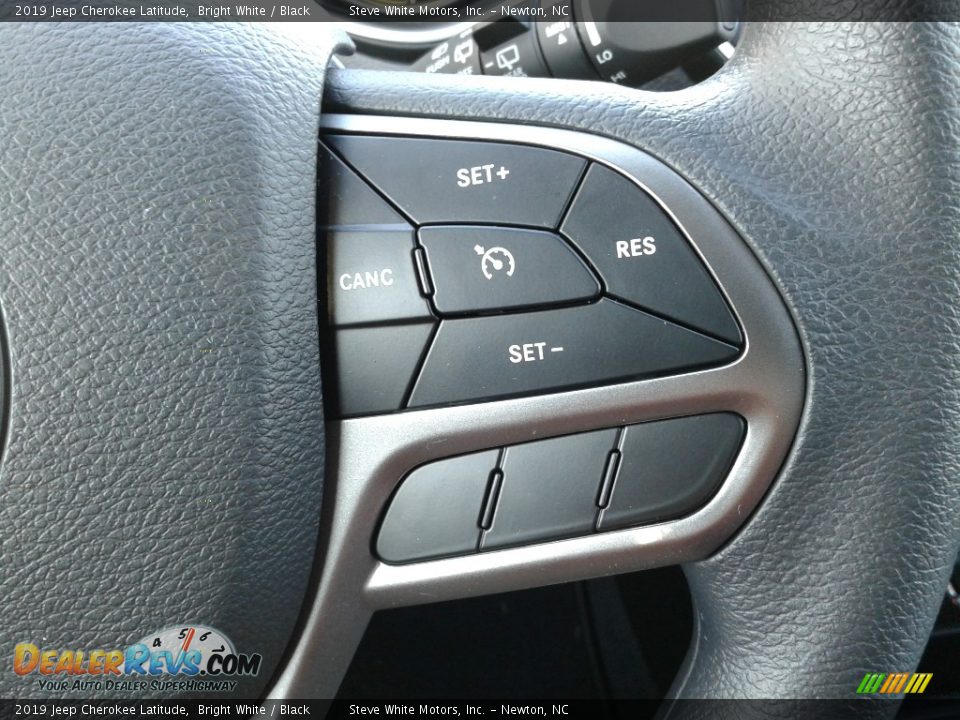 2019 Jeep Cherokee Latitude Bright White / Black Photo #16