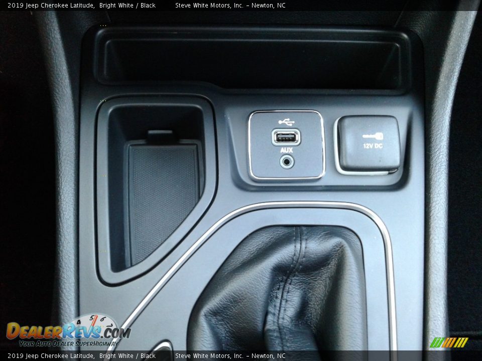 2019 Jeep Cherokee Latitude Bright White / Black Photo #24