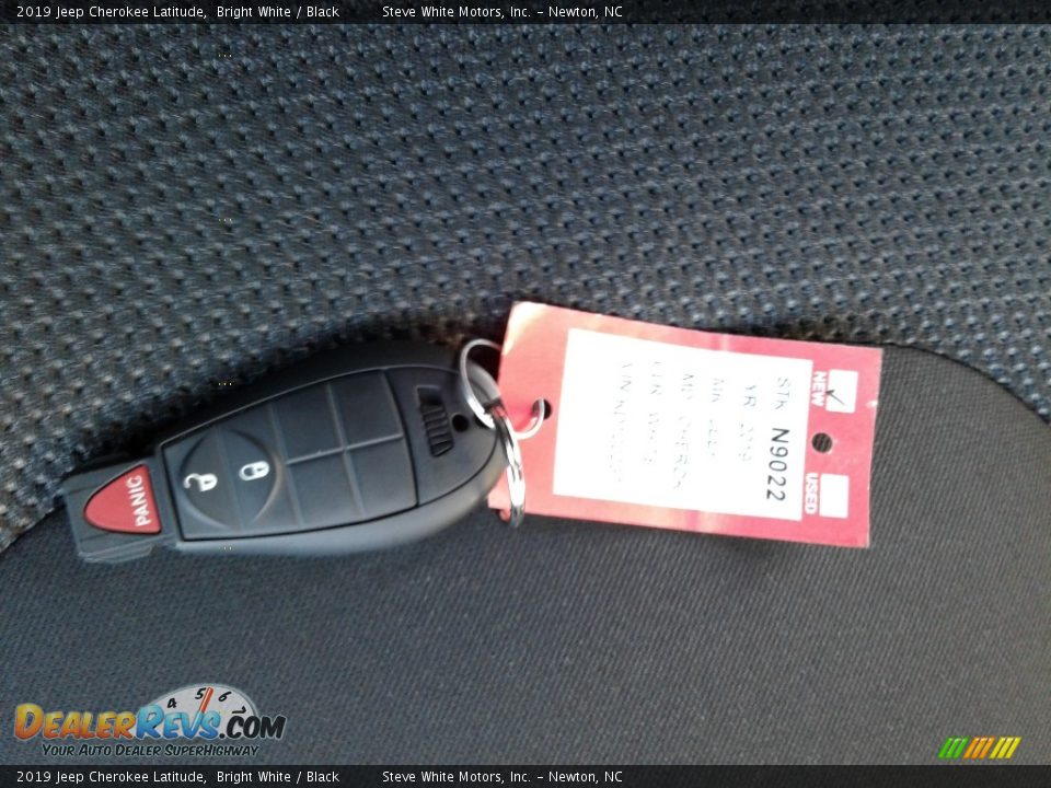 2019 Jeep Cherokee Latitude Bright White / Black Photo #26