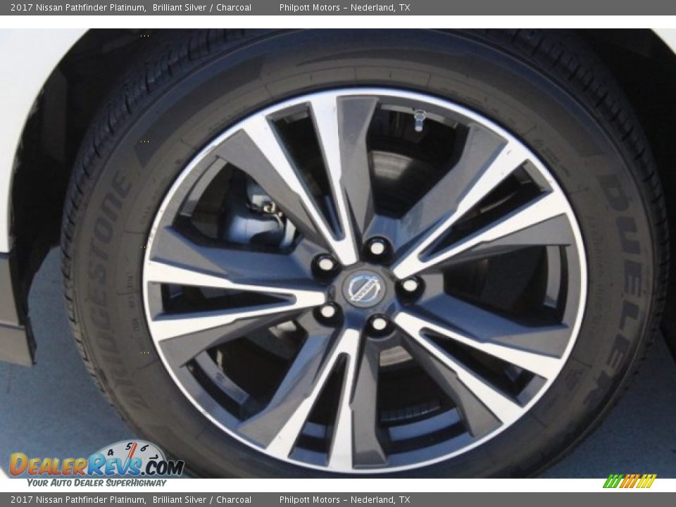 2017 Nissan Pathfinder Platinum Brilliant Silver / Charcoal Photo #4