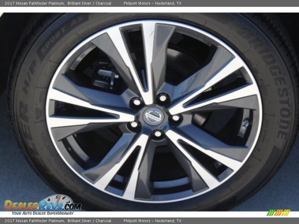 2017 Nissan Pathfinder Platinum Brilliant Silver / Charcoal Photo #5