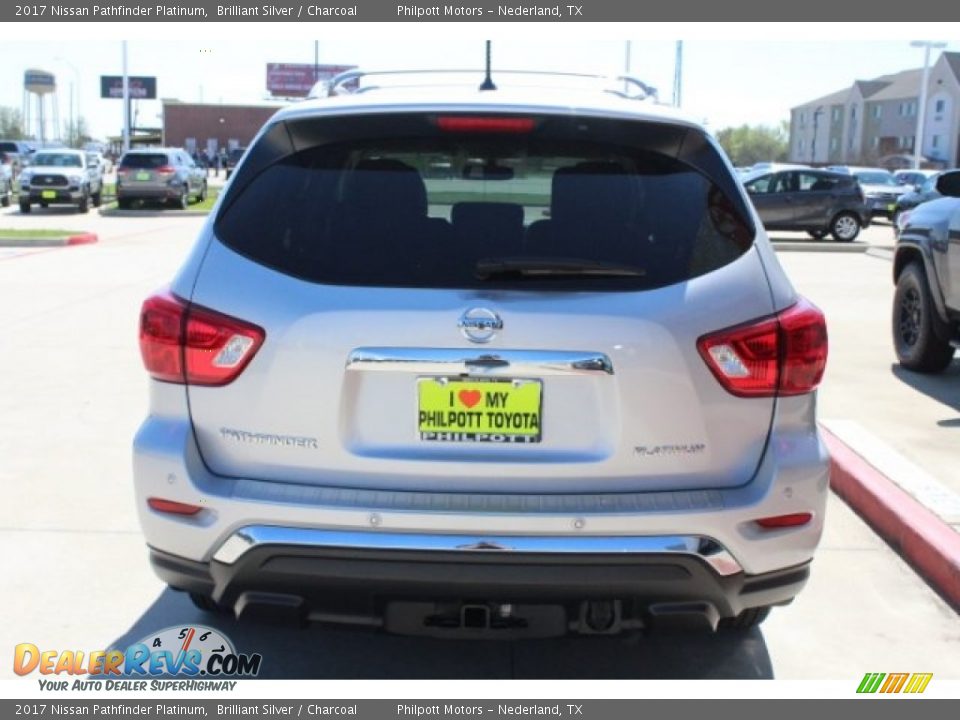 2017 Nissan Pathfinder Platinum Brilliant Silver / Charcoal Photo #7