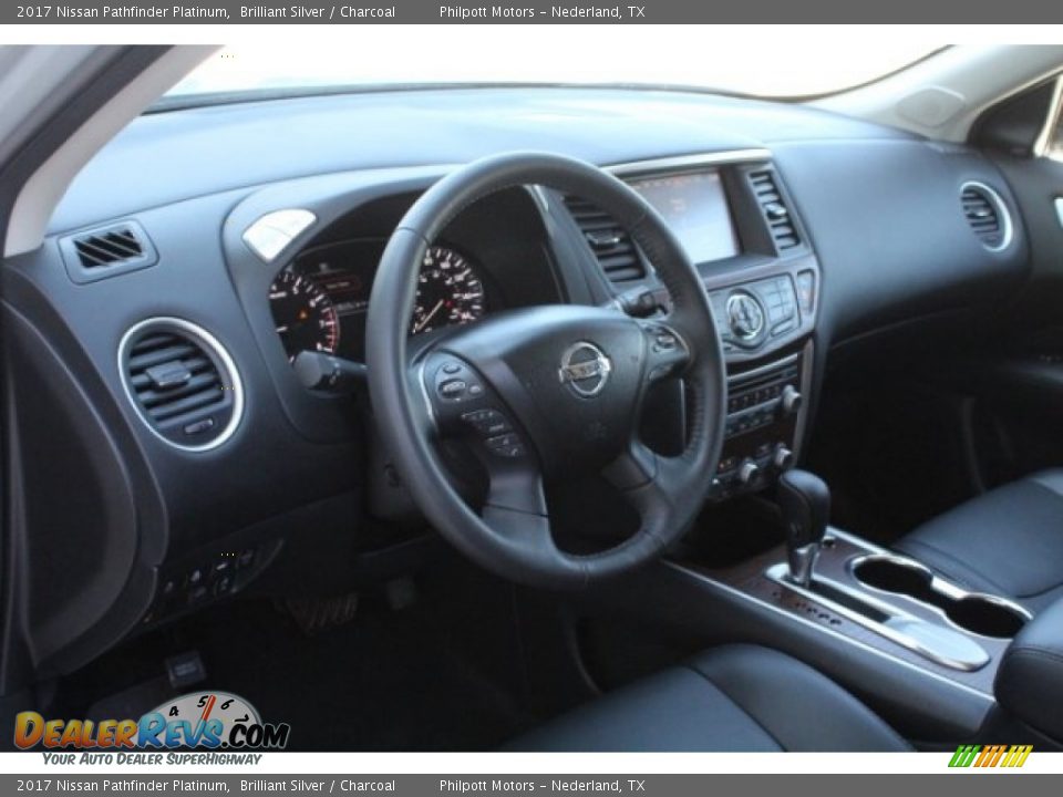 2017 Nissan Pathfinder Platinum Brilliant Silver / Charcoal Photo #12