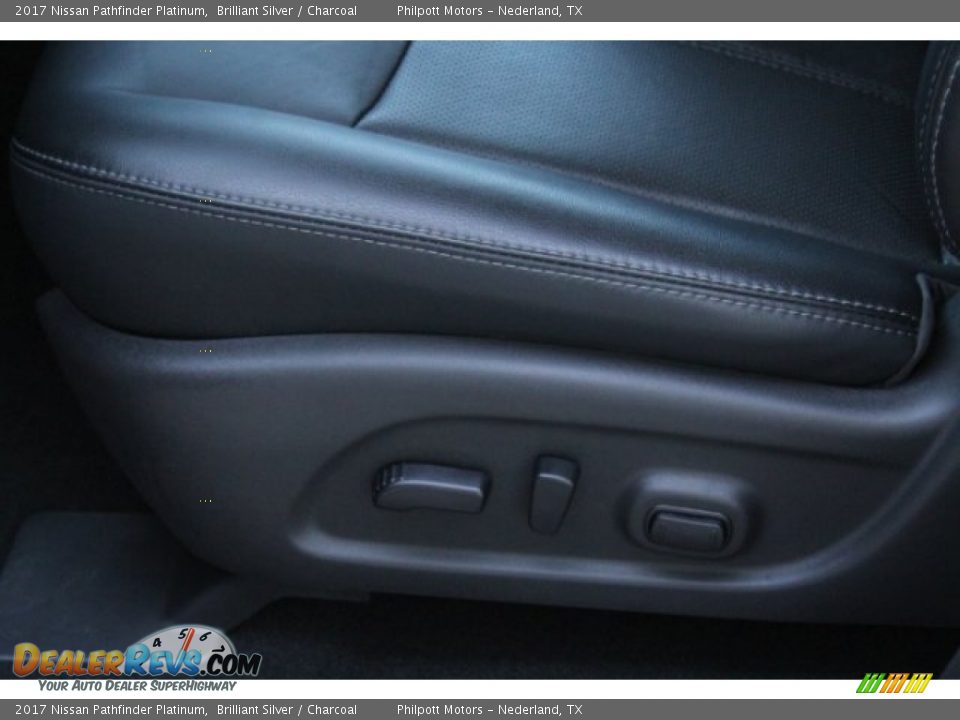 2017 Nissan Pathfinder Platinum Brilliant Silver / Charcoal Photo #14