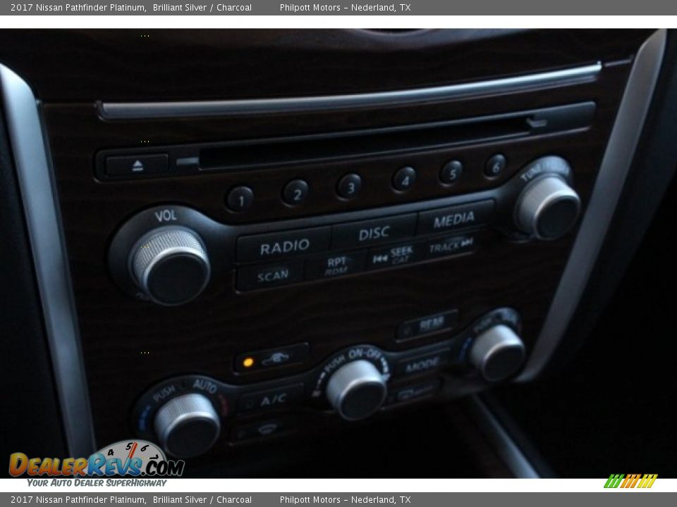 2017 Nissan Pathfinder Platinum Brilliant Silver / Charcoal Photo #18