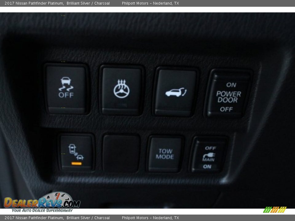 2017 Nissan Pathfinder Platinum Brilliant Silver / Charcoal Photo #25