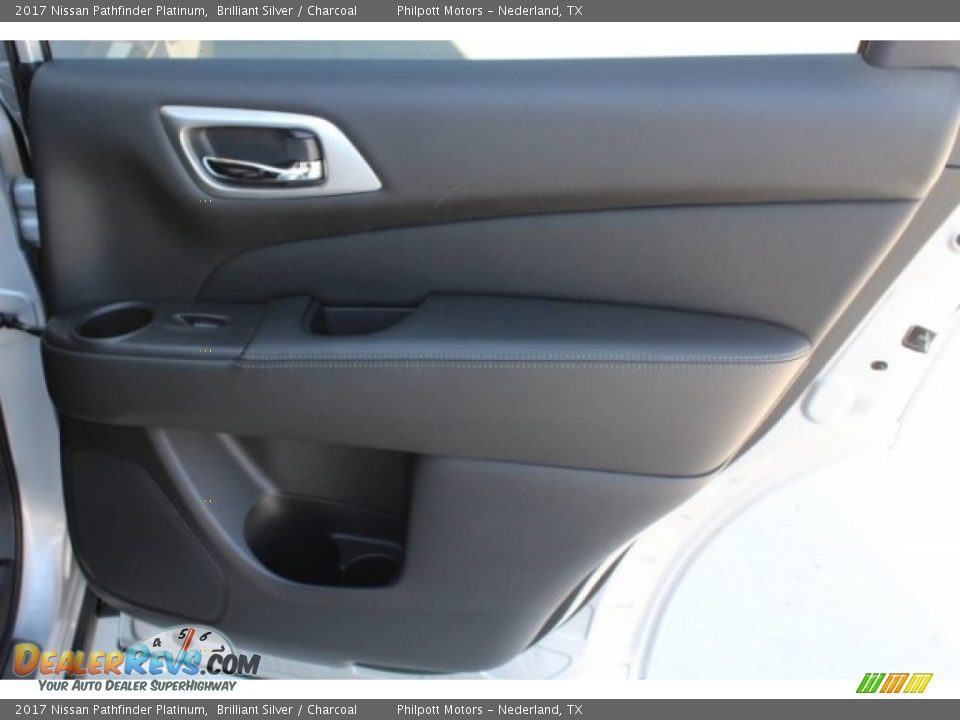 2017 Nissan Pathfinder Platinum Brilliant Silver / Charcoal Photo #33