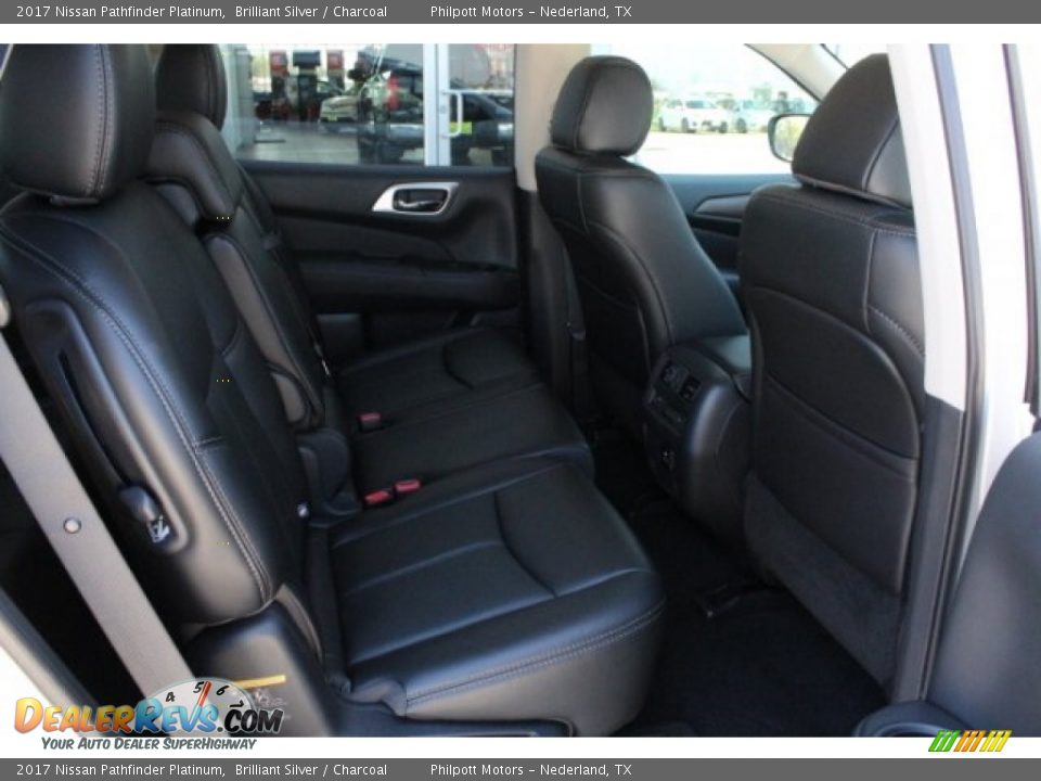 2017 Nissan Pathfinder Platinum Brilliant Silver / Charcoal Photo #34