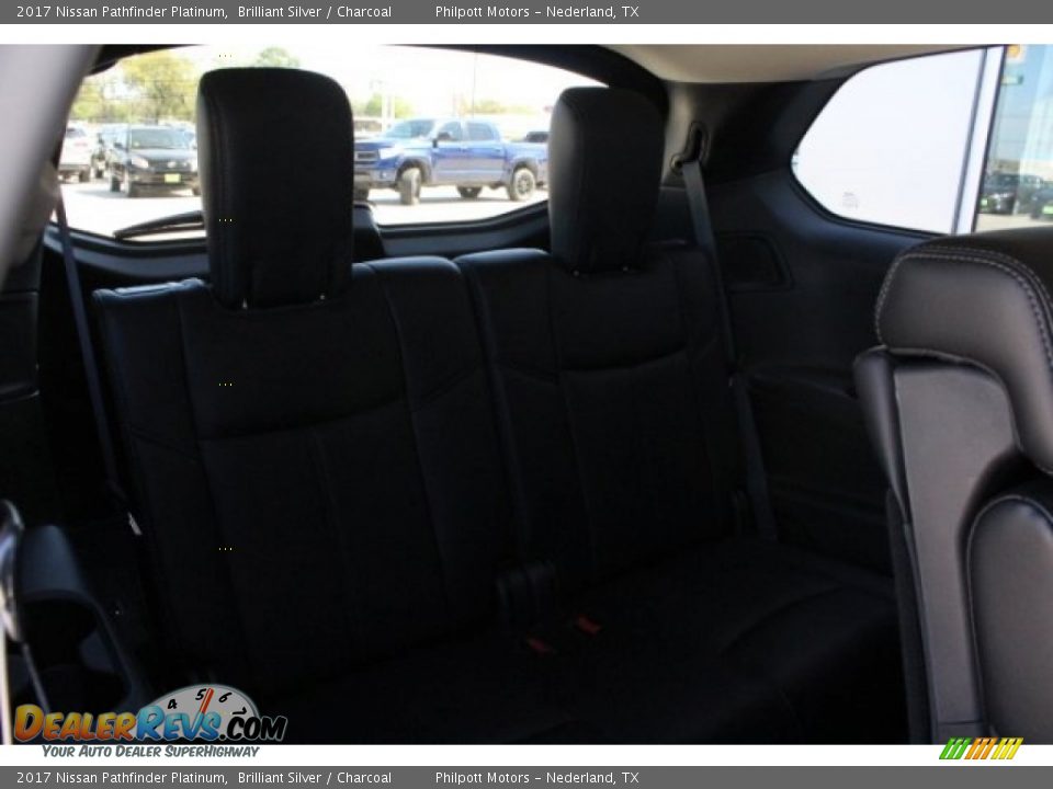 2017 Nissan Pathfinder Platinum Brilliant Silver / Charcoal Photo #35