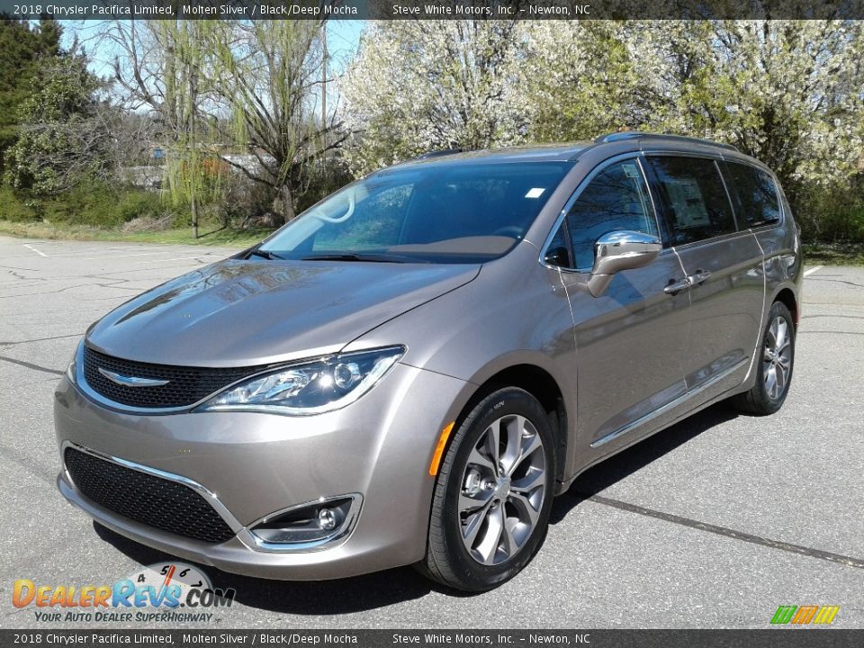 Front 3/4 View of 2018 Chrysler Pacifica Limited Photo #2