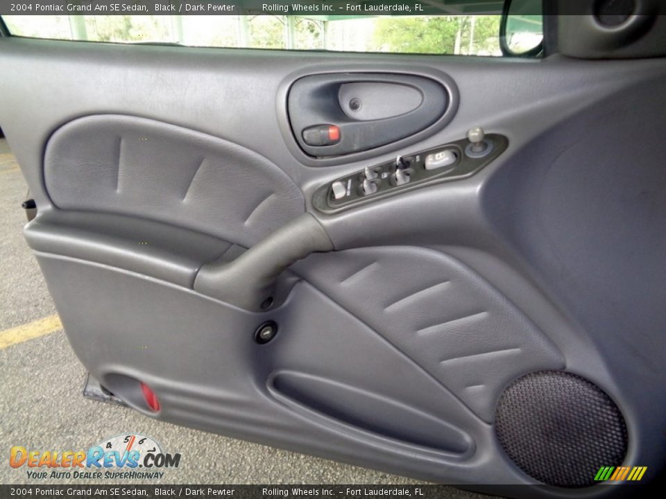 2004 Pontiac Grand Am SE Sedan Black / Dark Pewter Photo #18