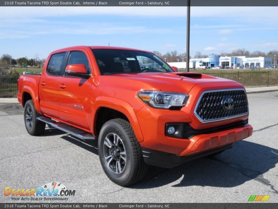 Front 3/4 View of 2018 Toyota Tacoma TRD Sport Double Cab Photo #1