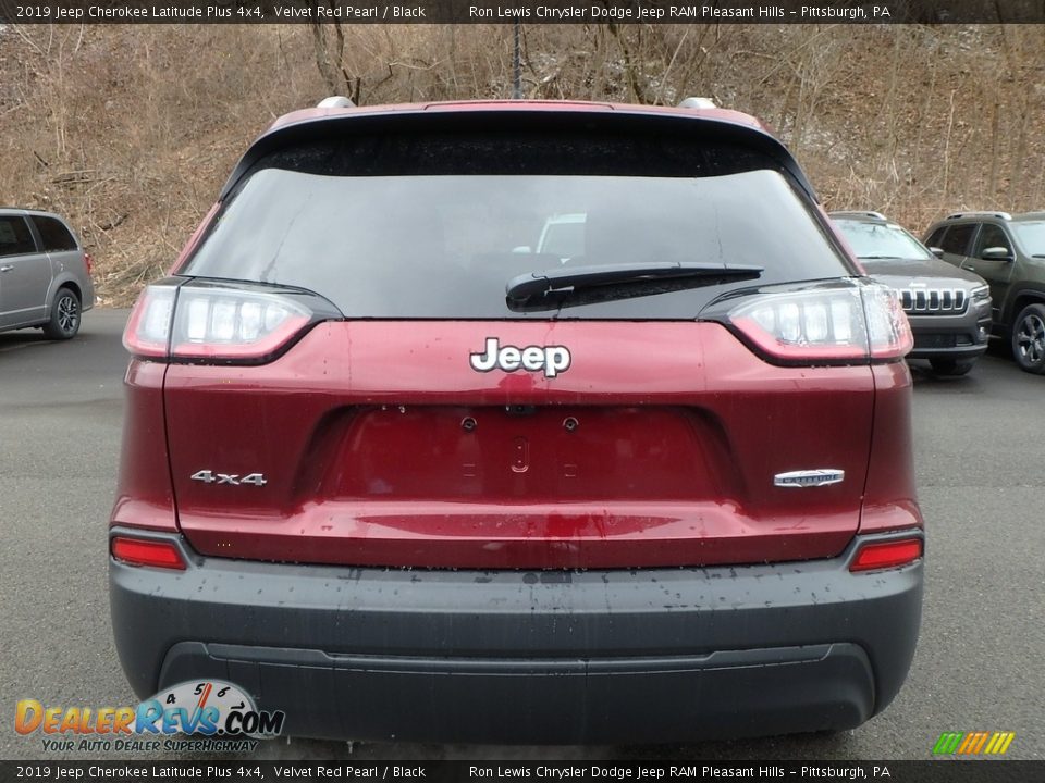 2019 Jeep Cherokee Latitude Plus 4x4 Velvet Red Pearl / Black Photo #4