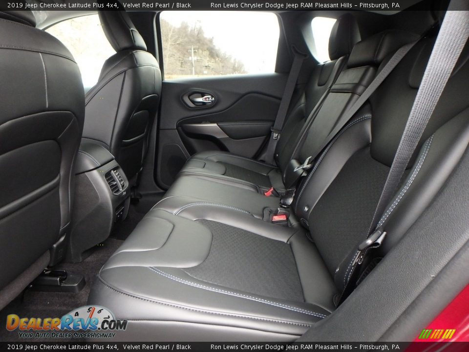 2019 Jeep Cherokee Latitude Plus 4x4 Velvet Red Pearl / Black Photo #11