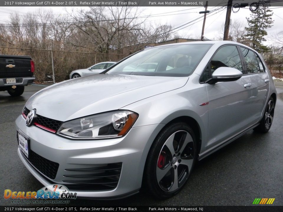 Front 3/4 View of 2017 Volkswagen Golf GTI 4-Door 2.0T S Photo #1