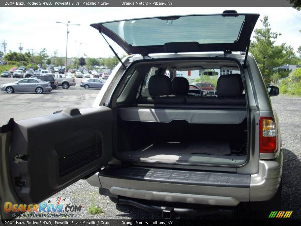 2004 Isuzu Rodeo S 4WD Powellite Silver Metallic / Gray Photo #6