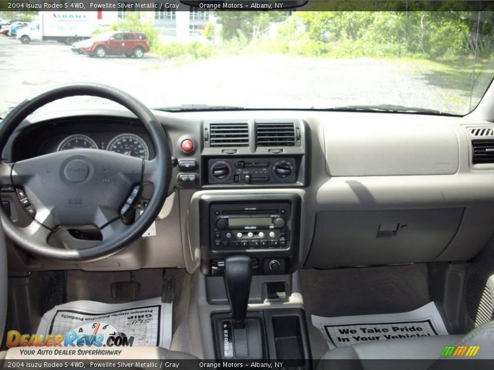 2004 Isuzu Rodeo S 4WD Powellite Silver Metallic / Gray Photo #7