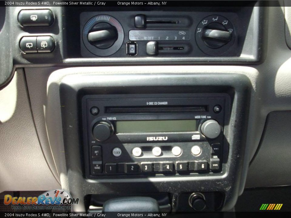 2004 Isuzu Rodeo S 4WD Powellite Silver Metallic / Gray Photo #9