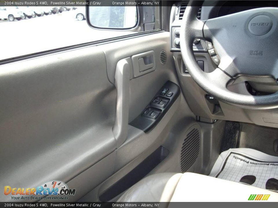 2004 Isuzu Rodeo S 4WD Powellite Silver Metallic / Gray Photo #11