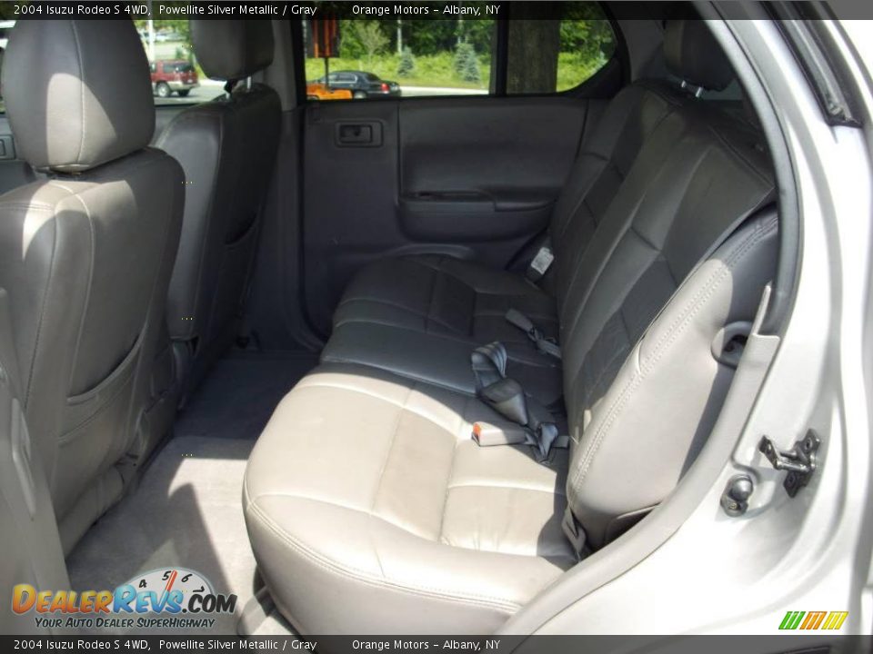 2004 Isuzu Rodeo S 4WD Powellite Silver Metallic / Gray Photo #12