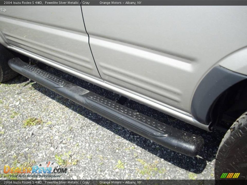 2004 Isuzu Rodeo S 4WD Powellite Silver Metallic / Gray Photo #16