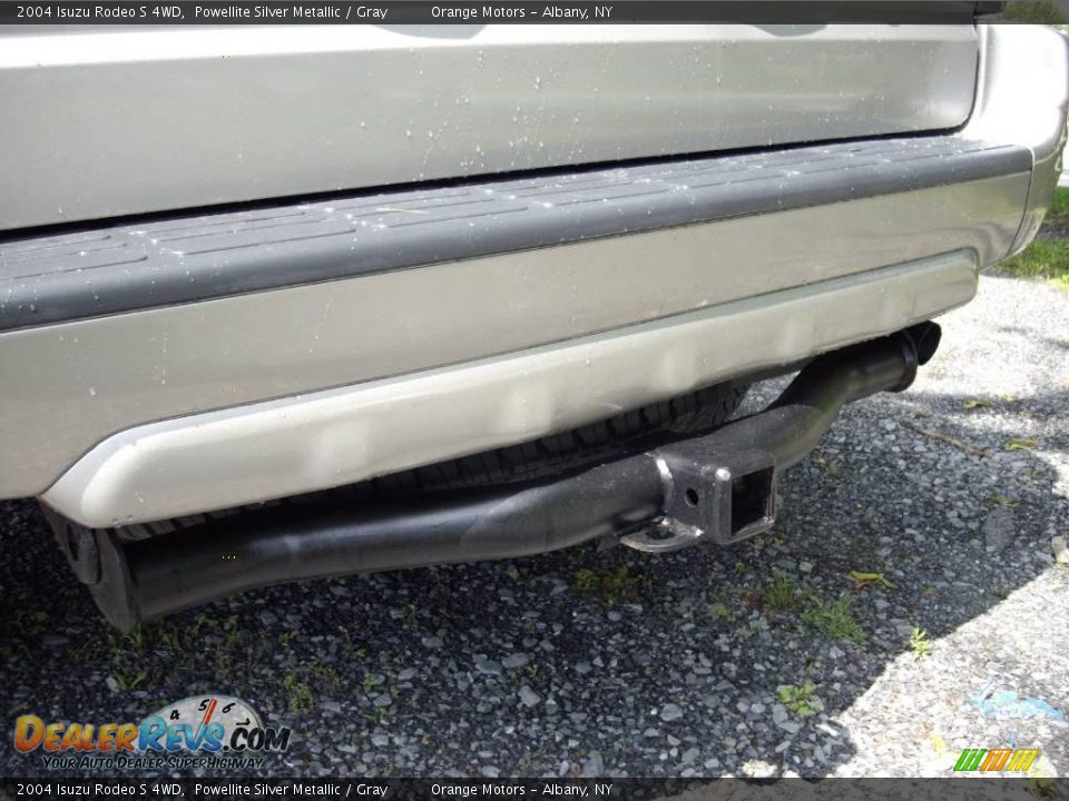2004 Isuzu Rodeo S 4WD Powellite Silver Metallic / Gray Photo #17