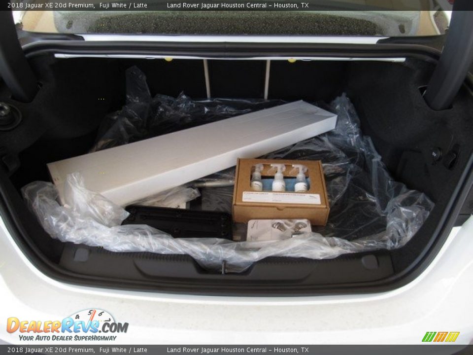 2018 Jaguar XE 20d Premium Fuji White / Latte Photo #18