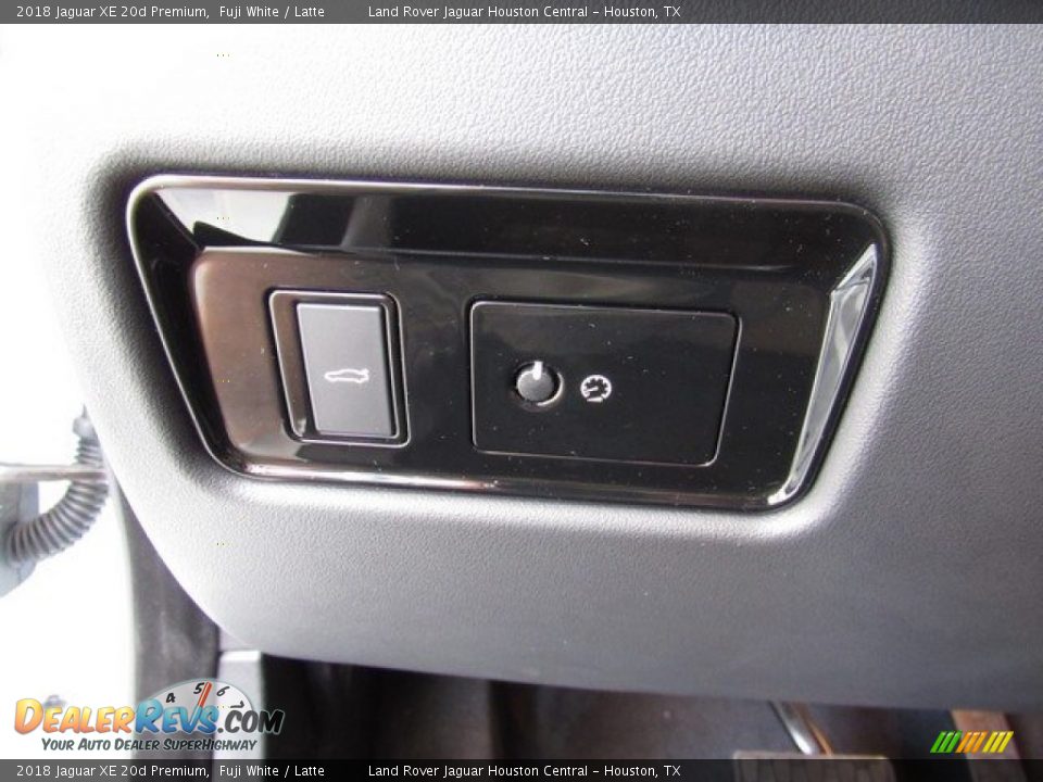 2018 Jaguar XE 20d Premium Fuji White / Latte Photo #28